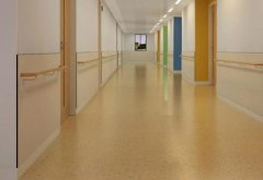 PVC地板、塑膠地板、石塑地板三者的關(guān)系是什么